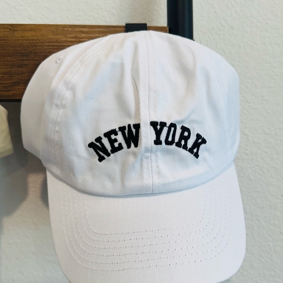 New York" Baseball Hat in White. - Picture 2 of 2